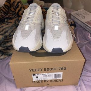 Yeezy boost 700